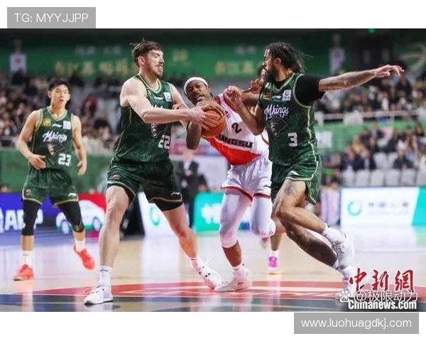 南京飞盘队实力引发热议球迷对其表现褒贬不一的背后原因分析